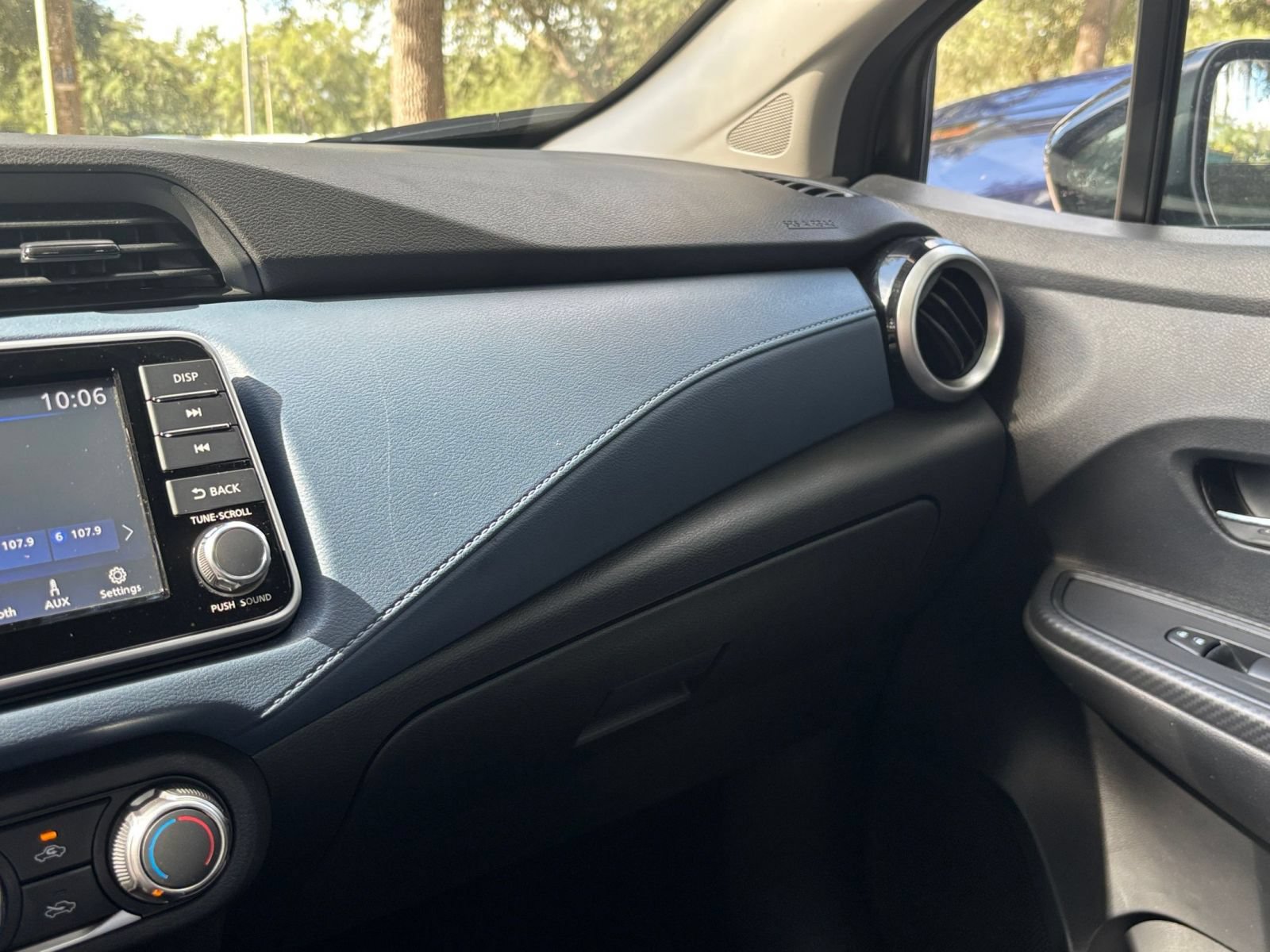 Used 2025 Nissan Versa SV FWD image 32
