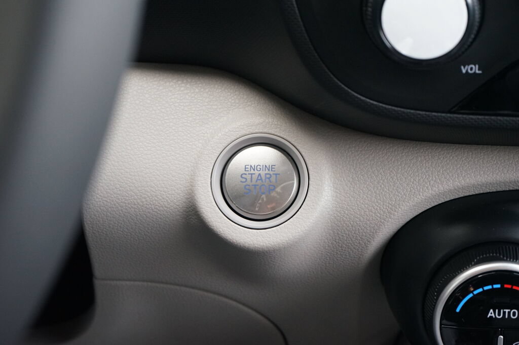 New 2025 Hyundai Venue SEL FWD image 16