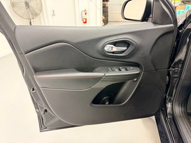 Used 2015 Jeep Cherokee Trailhawk image 21