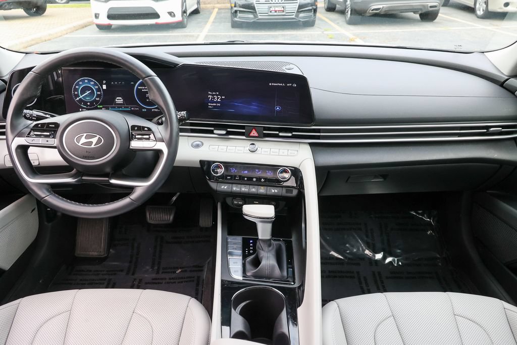 Used 2024 Hyundai Elantra Limited FWD image 7
