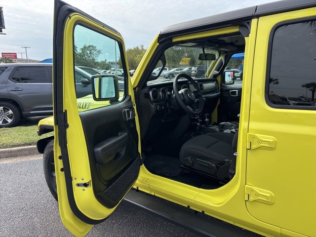 Used 2023 Jeep Gladiator Willys image 9