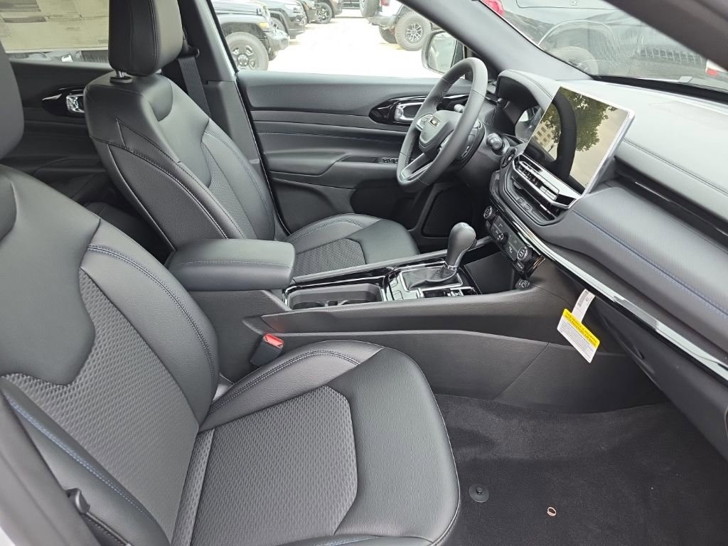 New 2026 Jeep Compass Latitude image 11