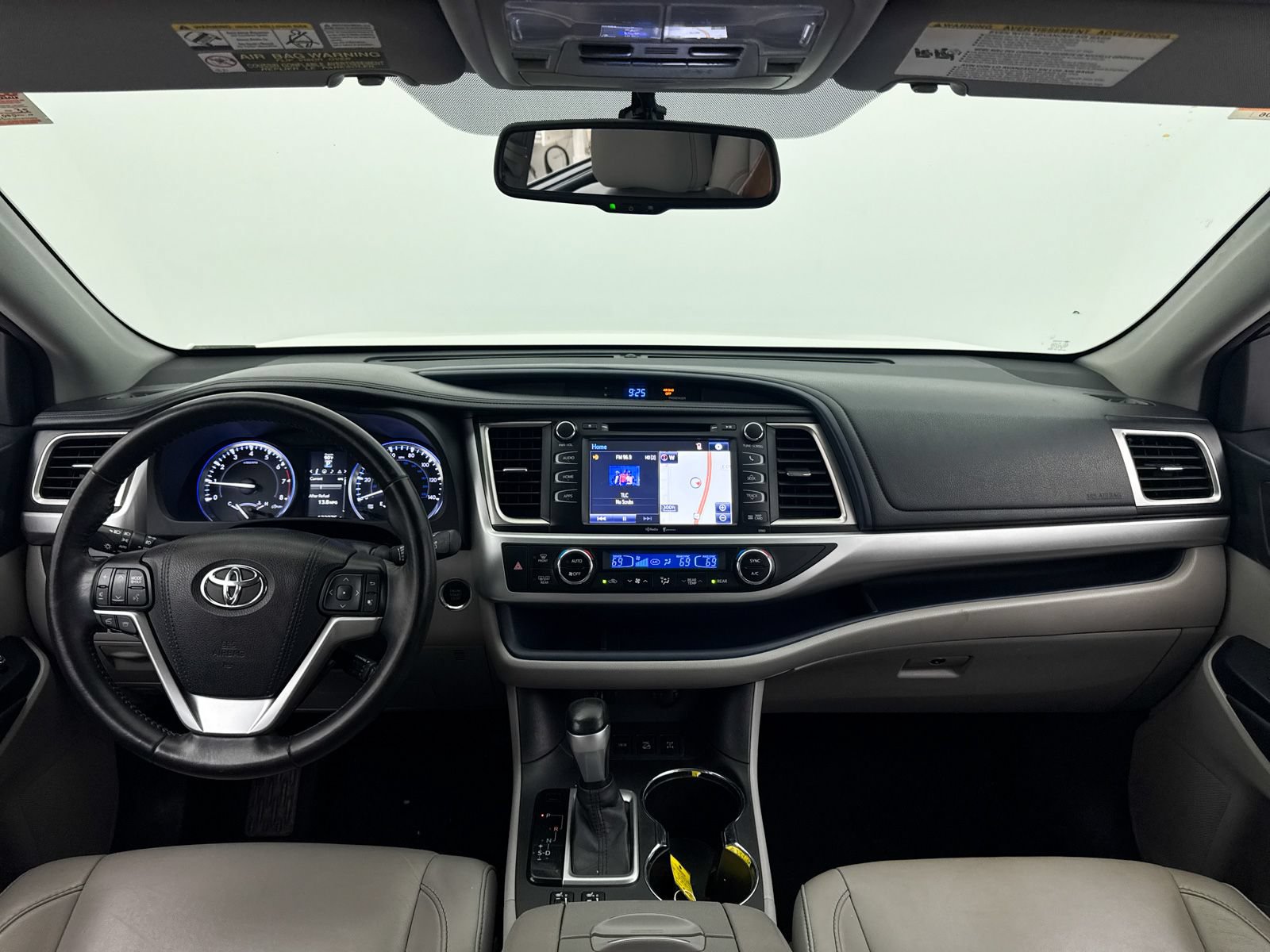 Used 2015 Toyota Highlander XLE AWD/4WD image 16