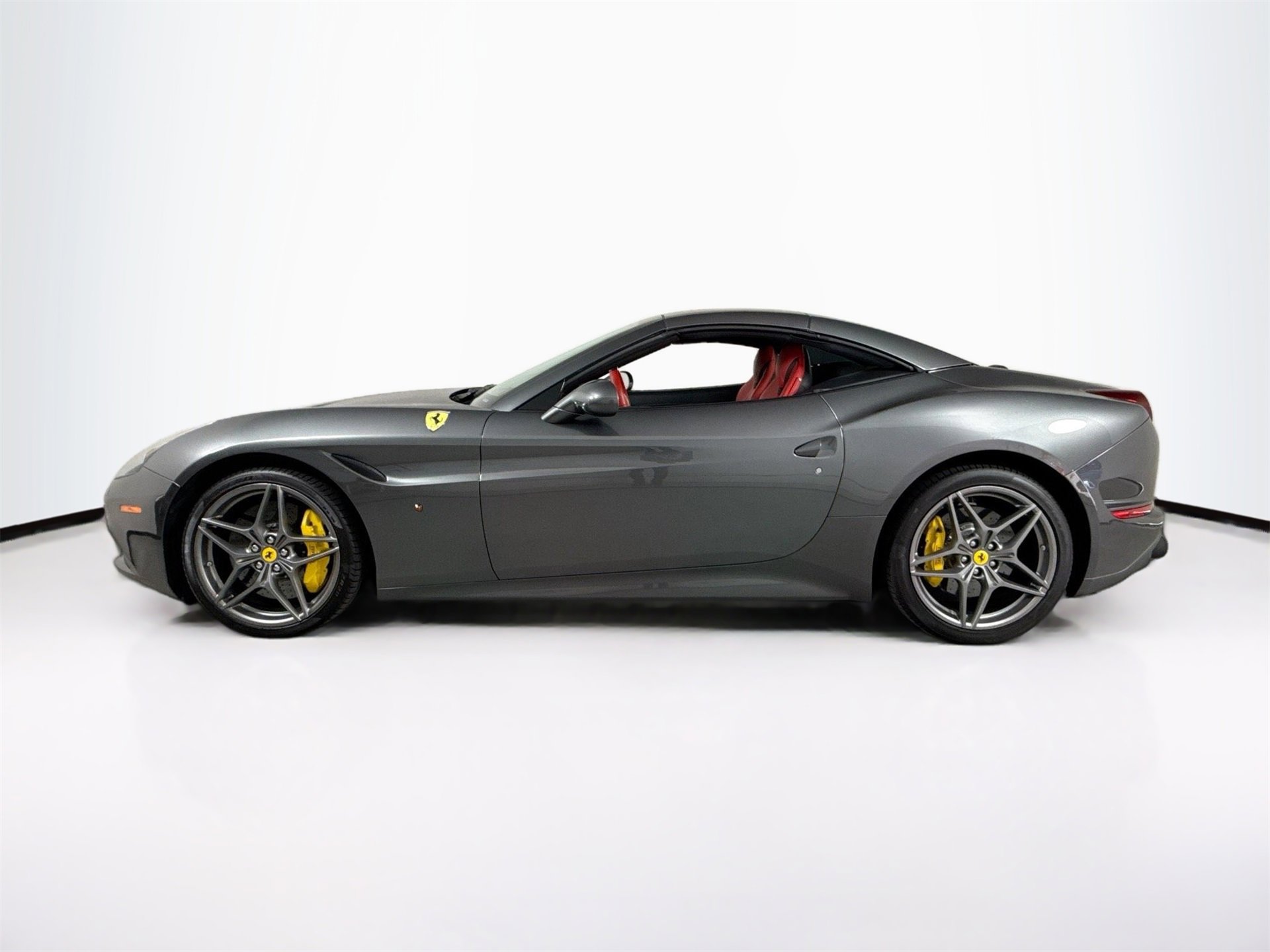 Certified 2017 Ferrari California T image 4