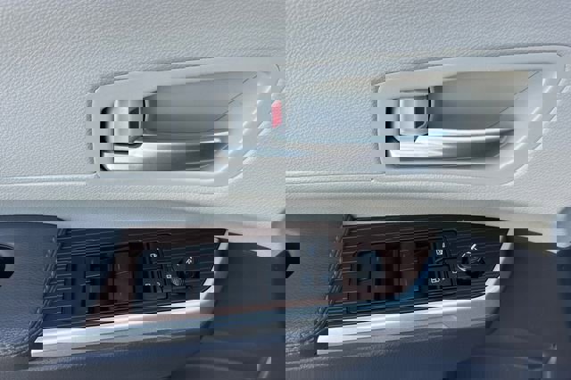 Used 2023 Toyota Sienna XLE image 12