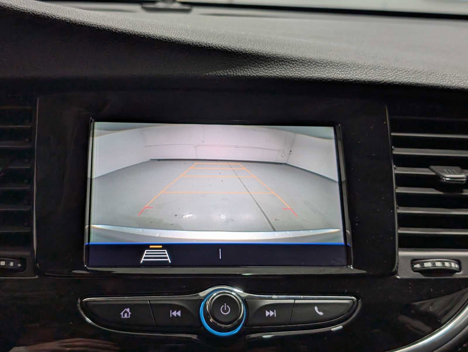 Used 2022 Buick Encore Preferred w/ Safety Package image 25