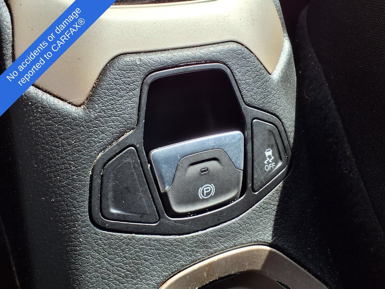 Used 2016 Jeep Renegade Latitude w/ Popular Equipment Group FWD image 29