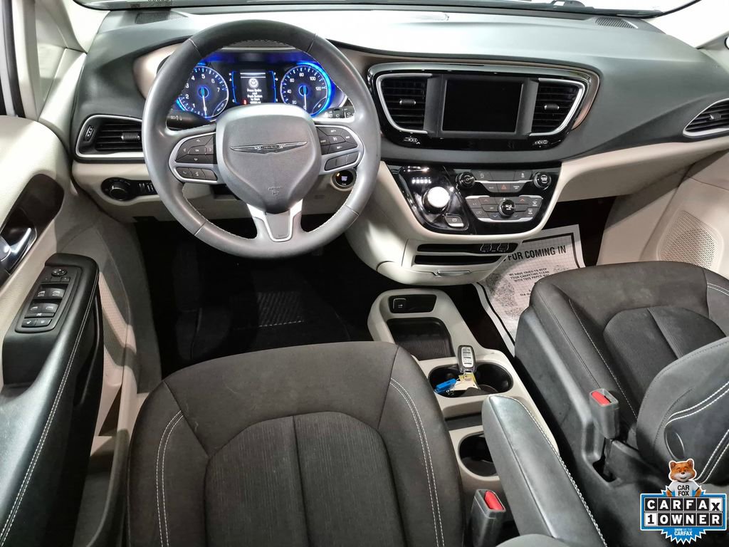 Used 2023 Chrysler Voyager LX image 10