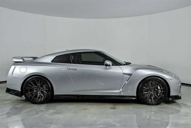 Used 2020 Nissan GT-R Premium AWD/4WD image 14