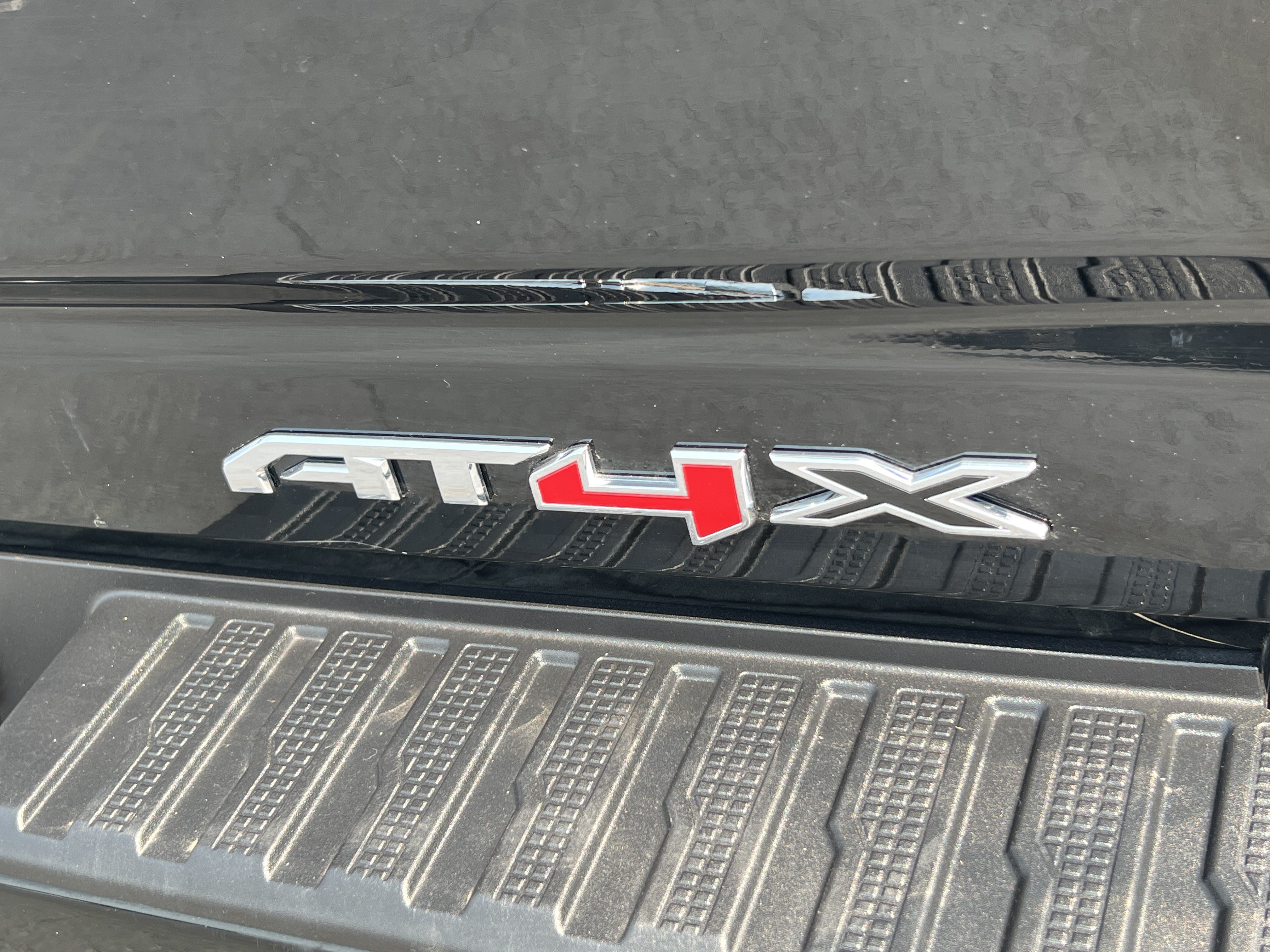 Used 2024 GMC Sierra 2500 AT4X AWD/4WD image 9