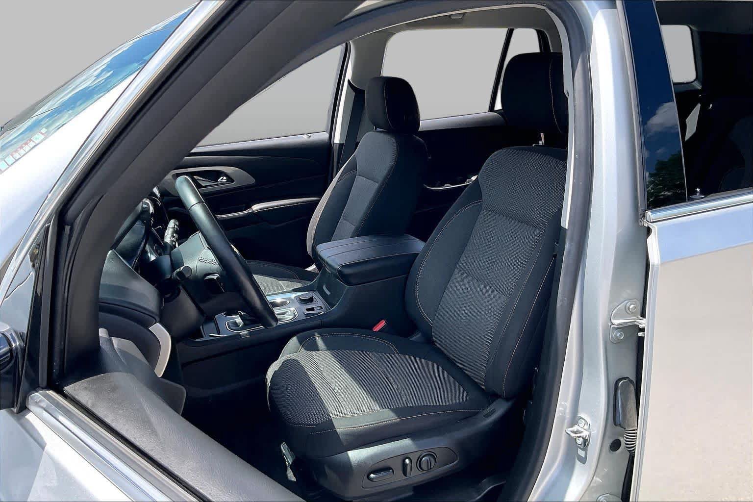 Used 2018 Chevrolet Traverse LT FWD image 6