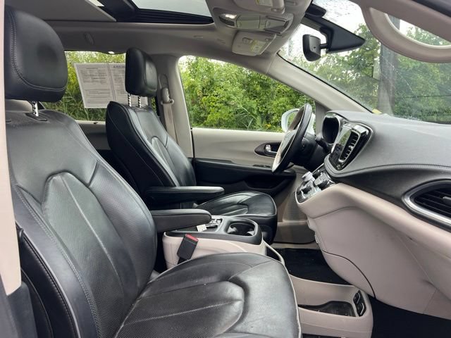 Used 2019 Chrysler Pacifica Limited FWD image 11