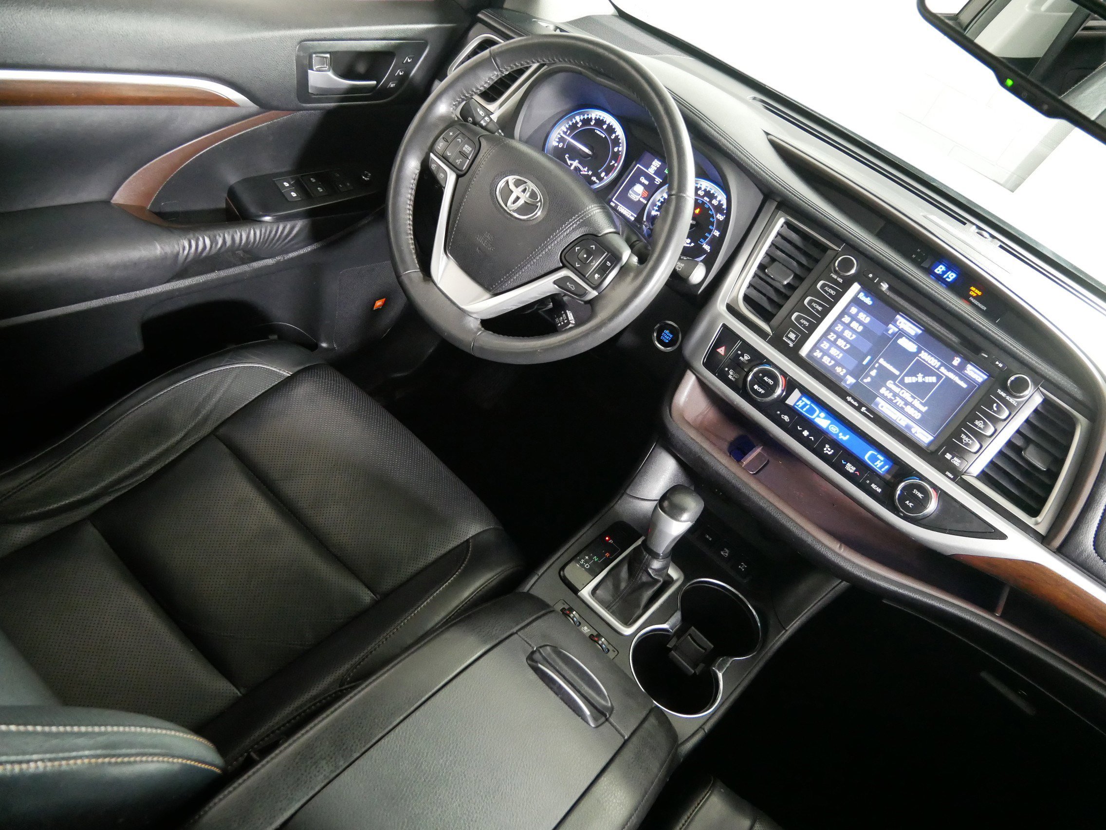 Used 2015 Toyota Highlander Limited Platinum AWD/4WD image 9