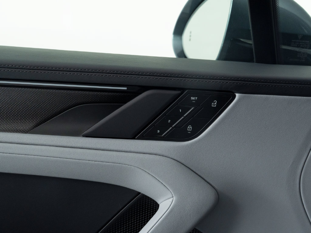 New 2026 Porsche Cayenne Turbo AWD/4WD image 21
