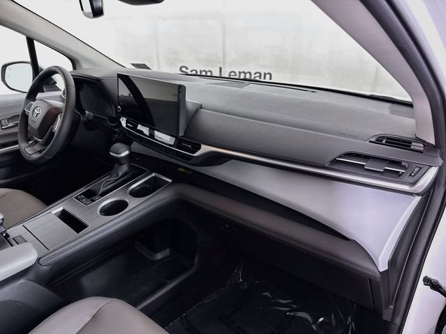 Used 2025 Toyota Sienna XLE FWD image 29