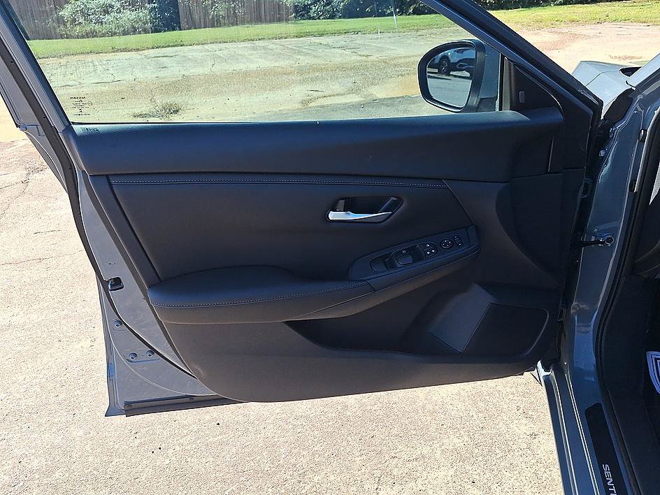 Certified 2025 Nissan Sentra SV w/ Trunk Package FWD image 9