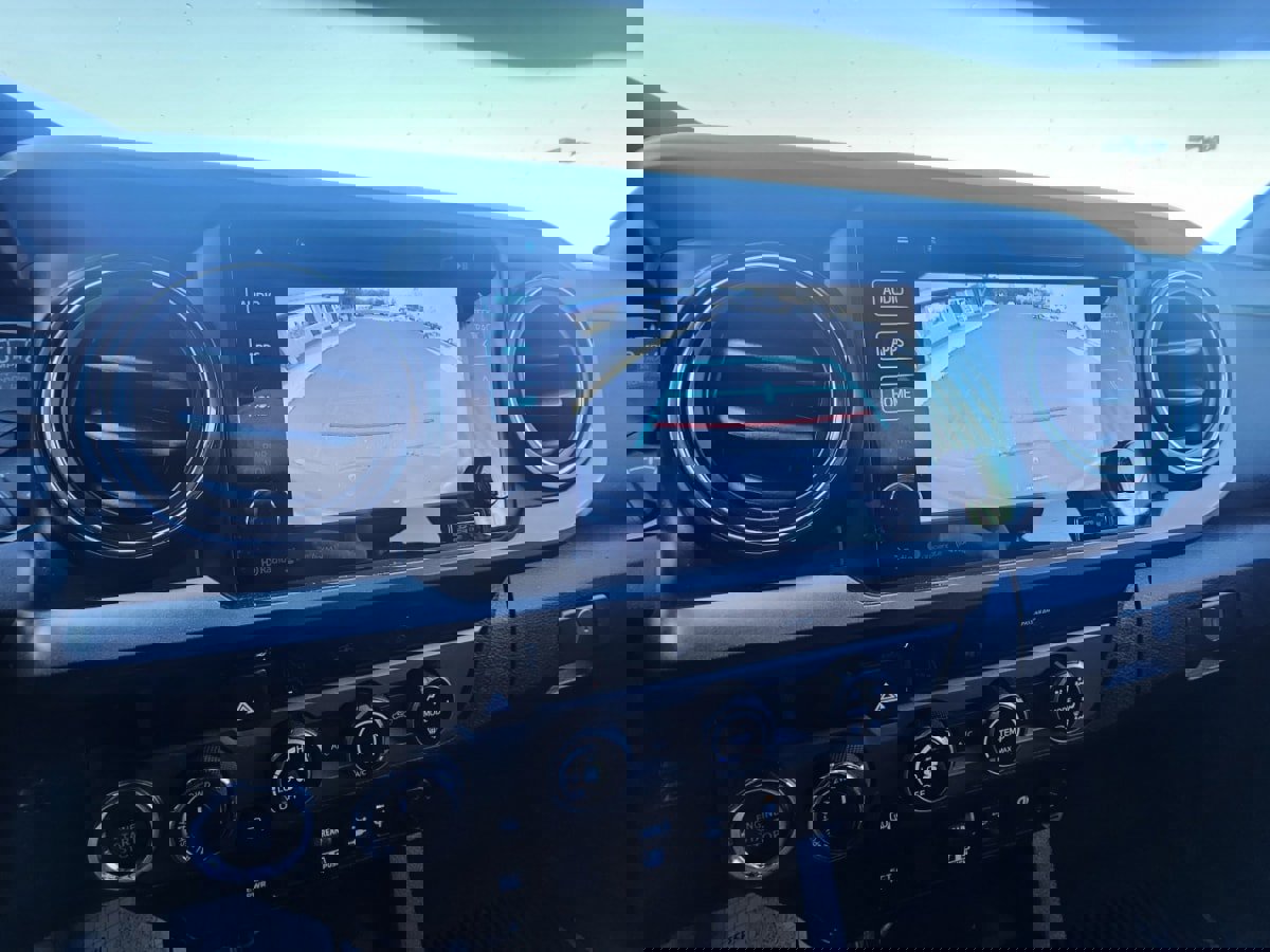 Used 2018 Toyota Tacoma TRD Off-Road image 10