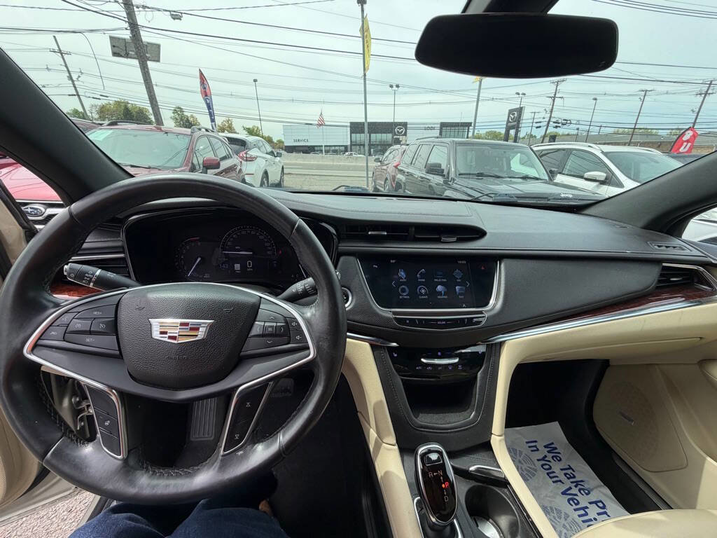Used 2017 Cadillac XT5 Luxury w/ LPO, Wheel Lock Package AWD/4WD image 8