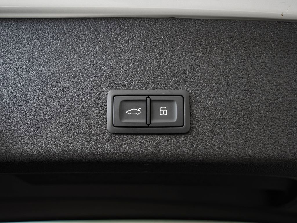 Used 2021 Audi e-tron Premium w/ Convenience Plus Package AWD/4WD image 22