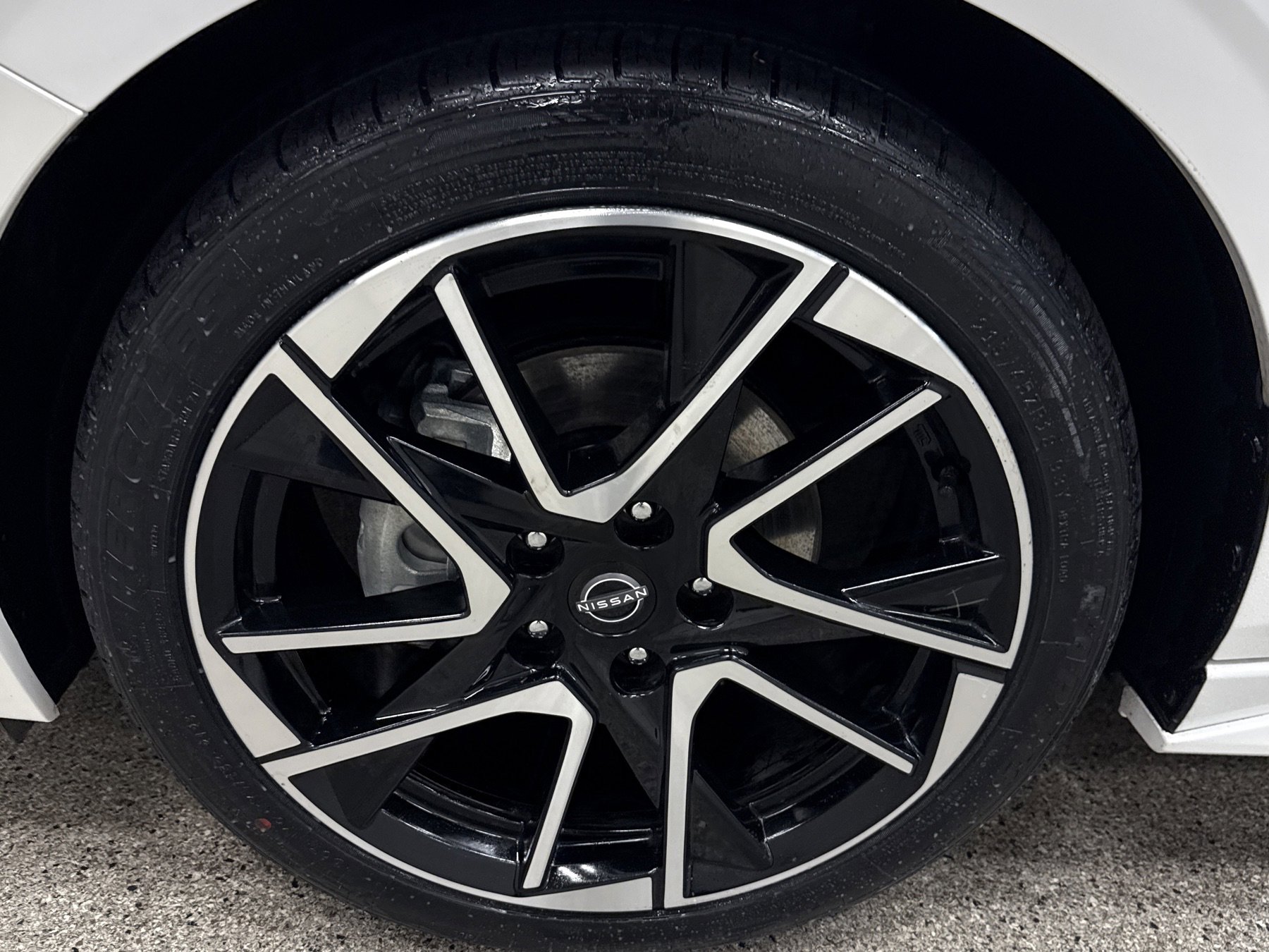 Used 2024 Nissan Sentra SR image 2