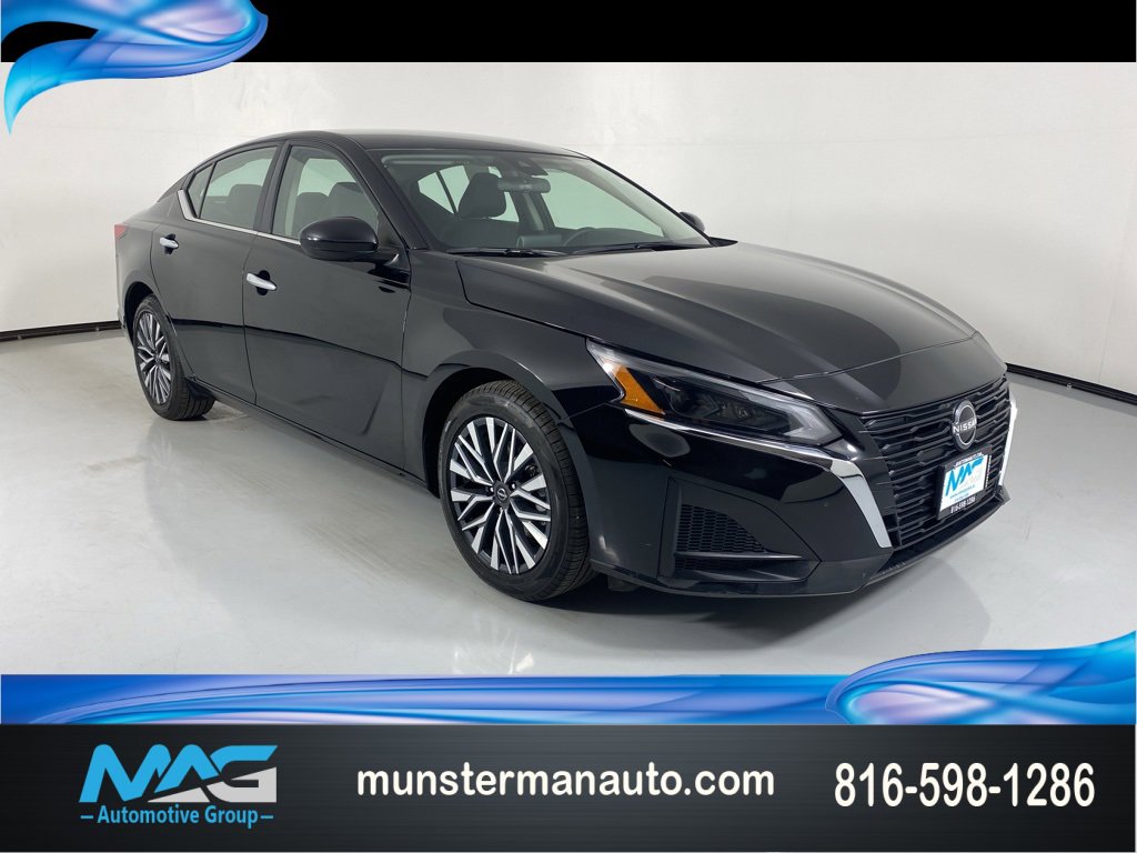Used 2024 Nissan Altima 2.5 SV image 1