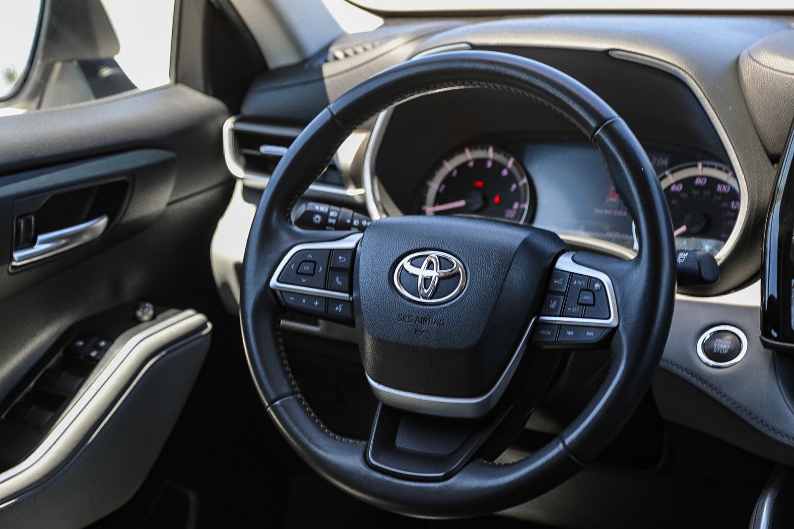 Used 2023 Toyota Highlander XLE FWD image 15