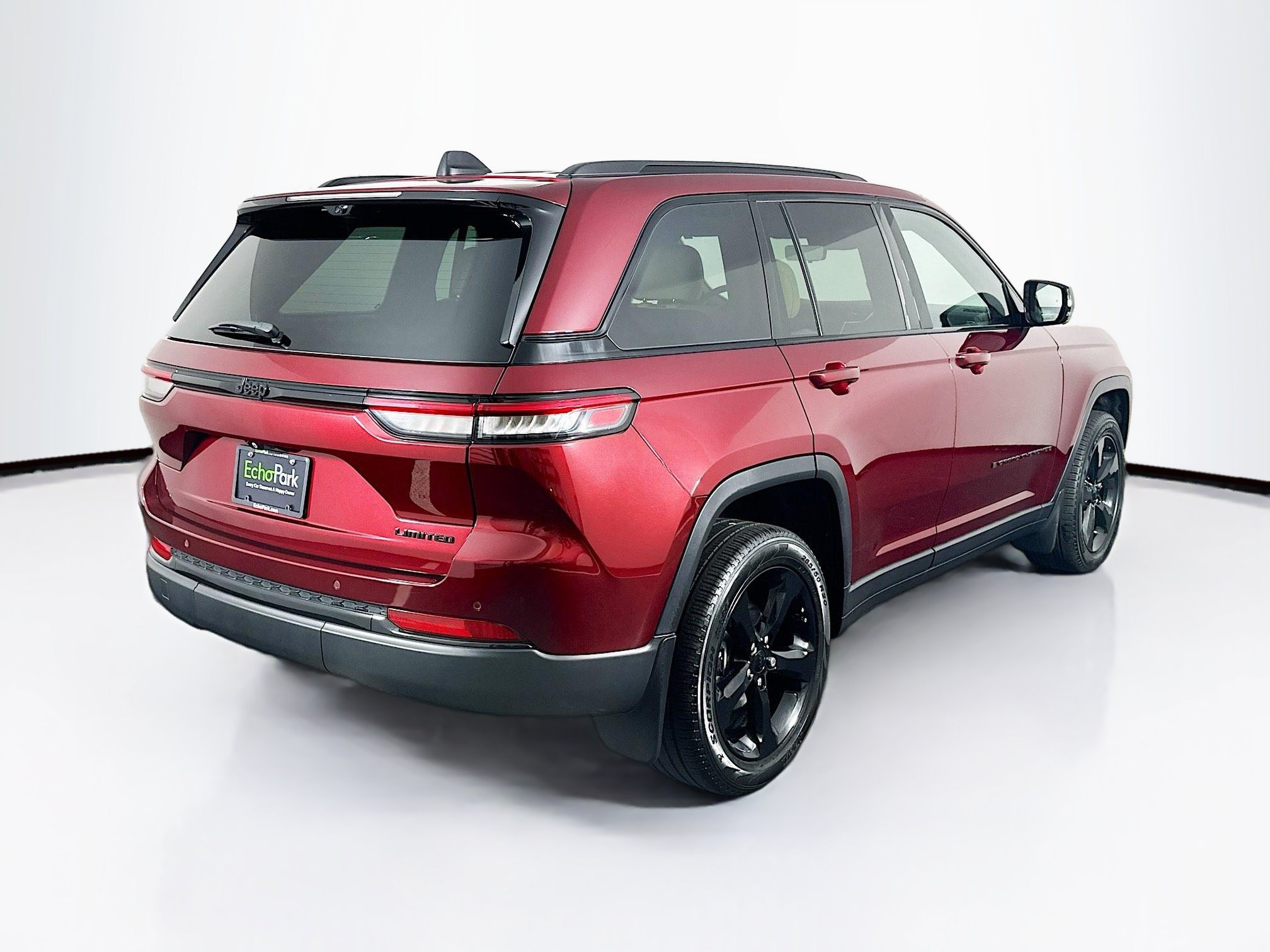 Used 2023 Jeep Grand Cherokee Limited w/ Luxury Tech Group II RWD image 9