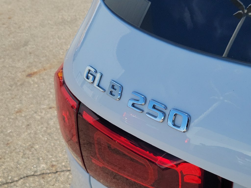Used 2021 Mercedes-Benz GLB 250 4MATIC image 34