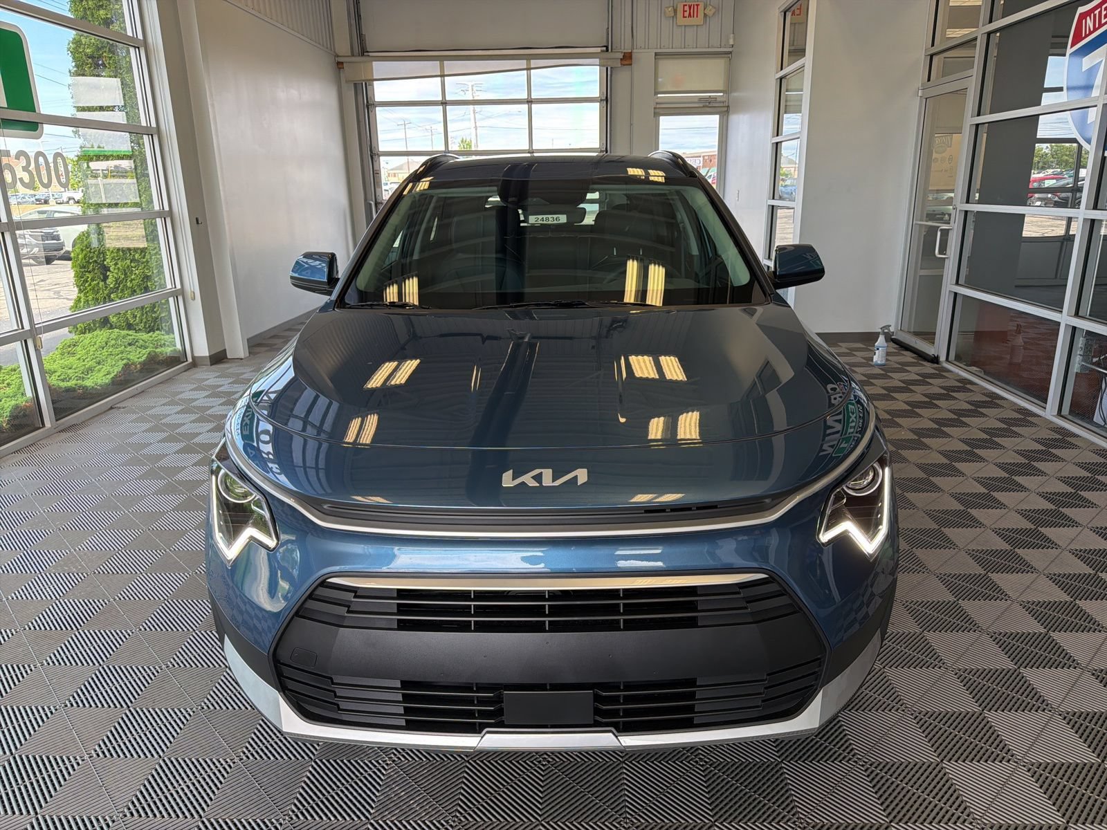 New 2026 Kia Niro EX FWD image 2