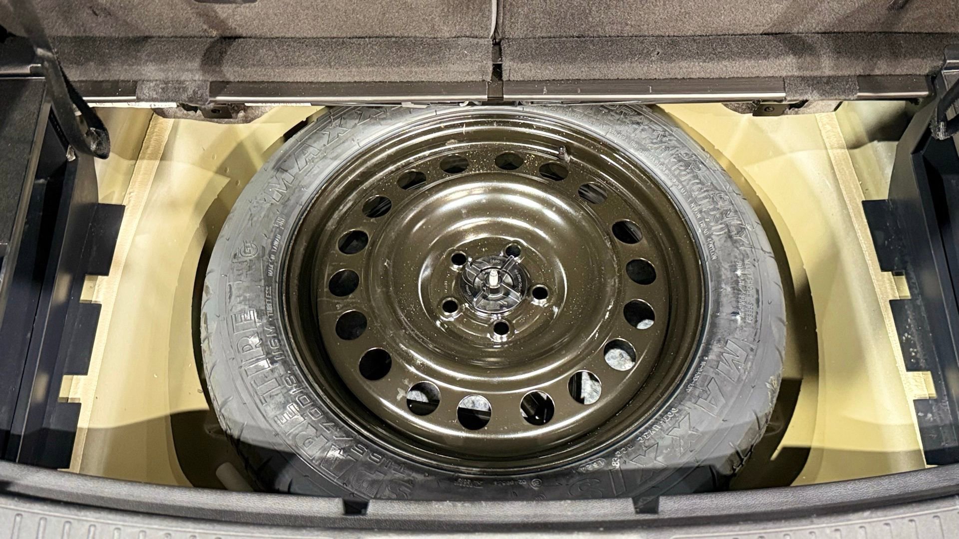 Used 2025 Ford Explorer Active w/ Active Comfort Package image 34