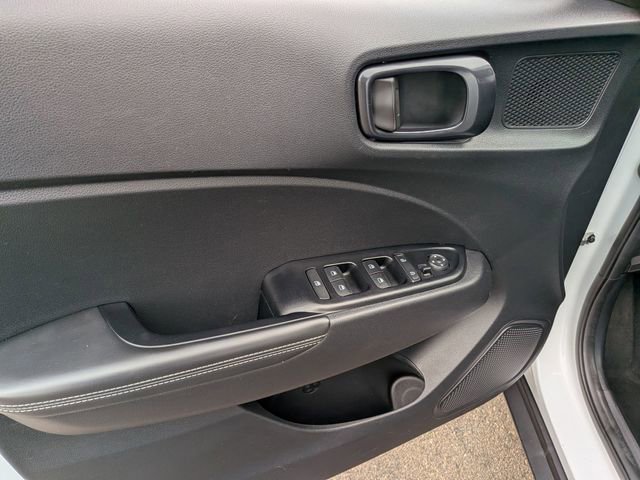 Used 2023 Hyundai Venue Limited FWD image 8