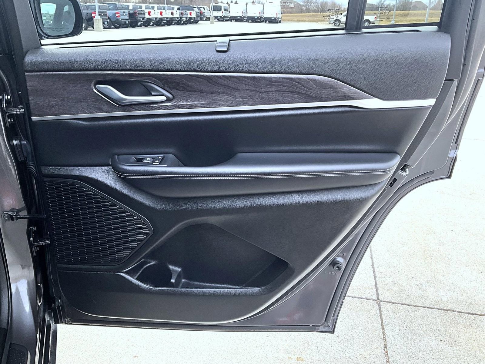 Used 2024 Jeep Grand Cherokee L Limited w/ Luxury Tech Group II image 18