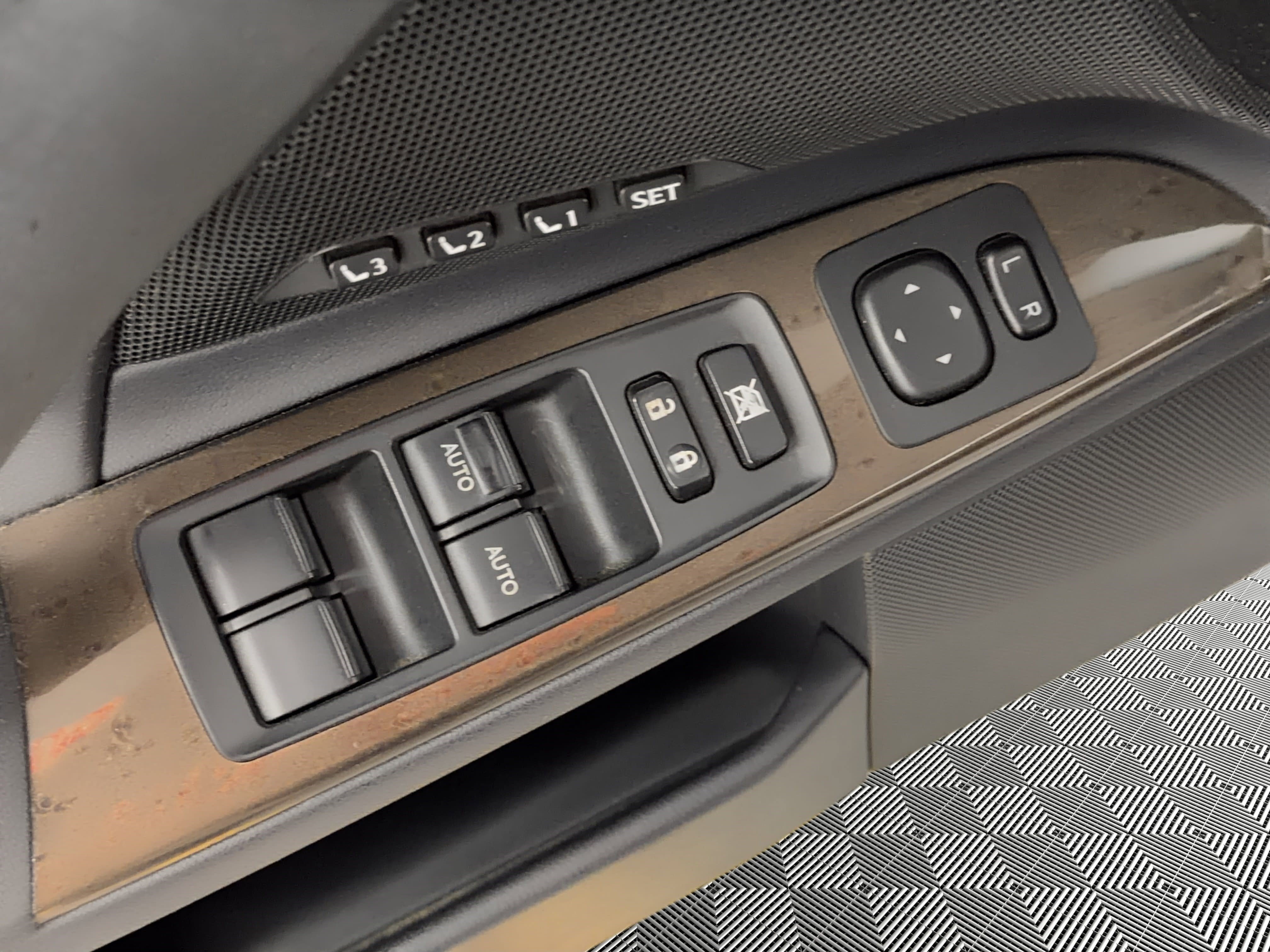 Used 2011 Lexus IS 250C w/ Luxury Pkg image 15