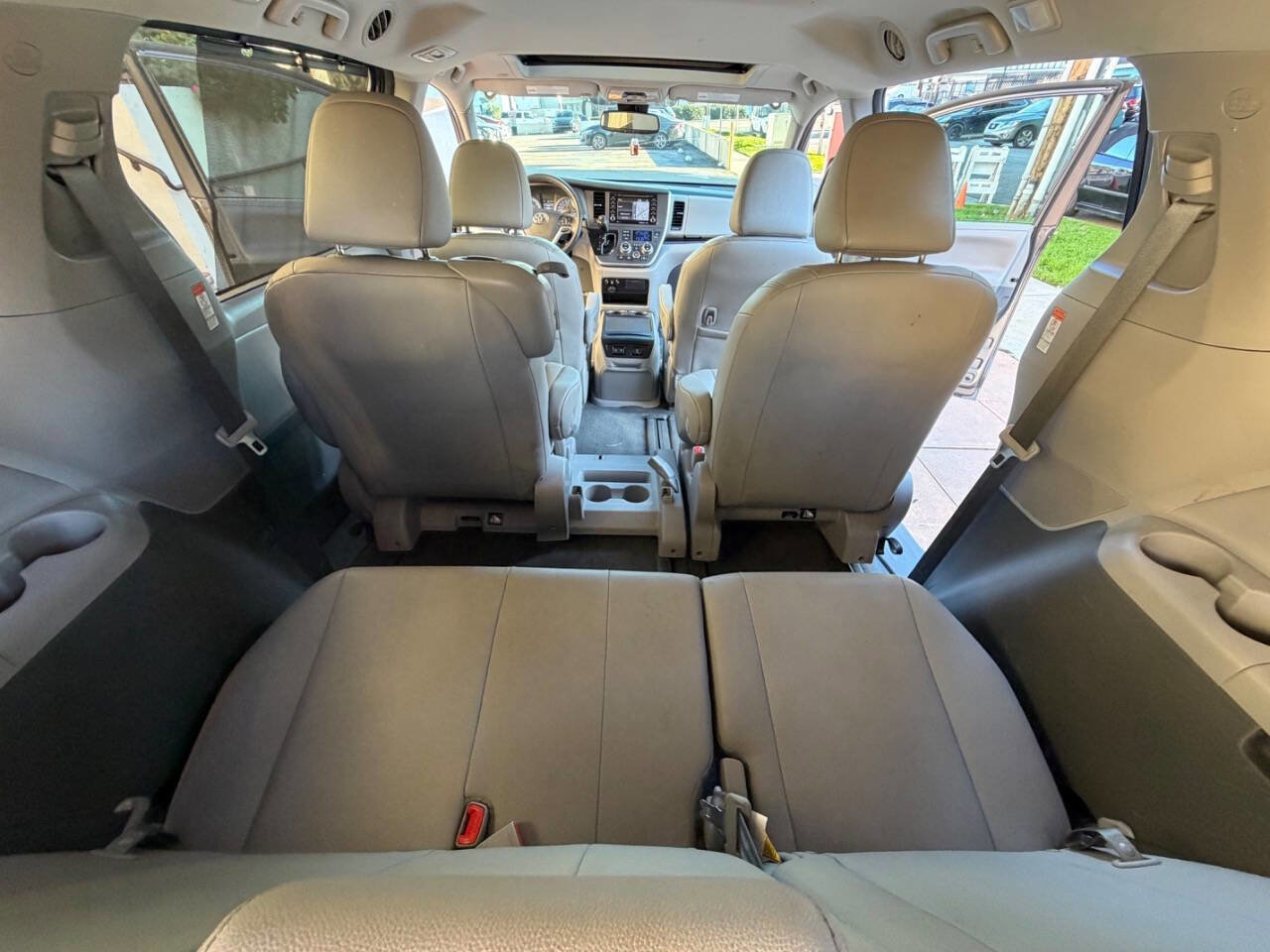 Used 2020 Toyota Sienna XLE w/ XLE Navigation Package image 22