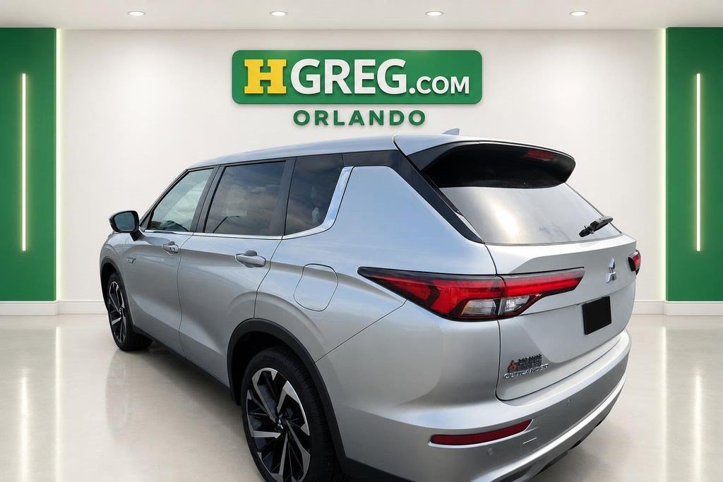 Used 2024 Mitsubishi Outlander SE AWD/4WD image 2