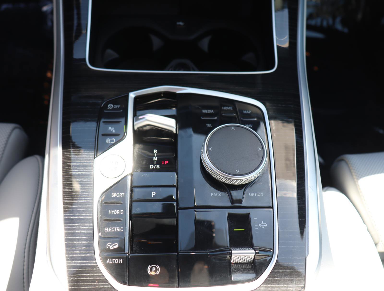 Used 2025 BMW X5 xDrive50e w/ M Sport Package image 27