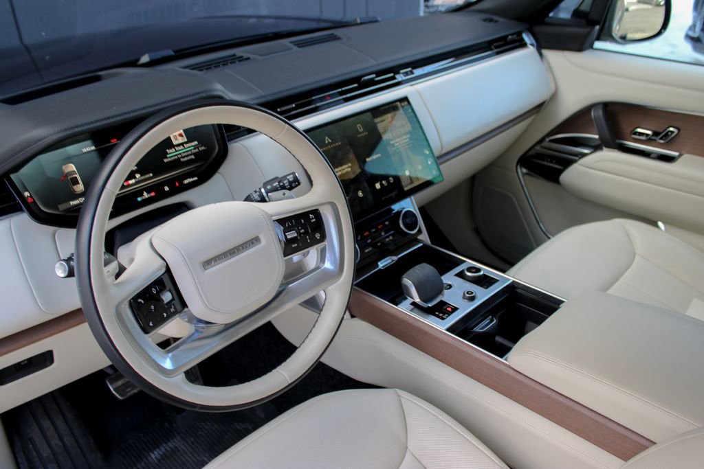 Used 2023 Land Rover Range Rover Long Wheelbase Autobiography image 9
