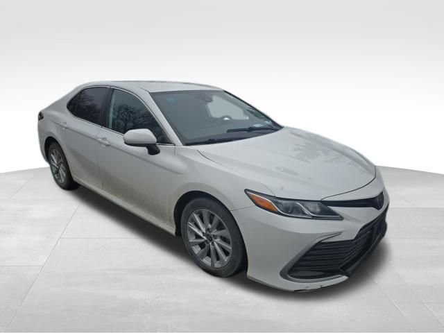 Used 2021 Toyota Camry LE image 8