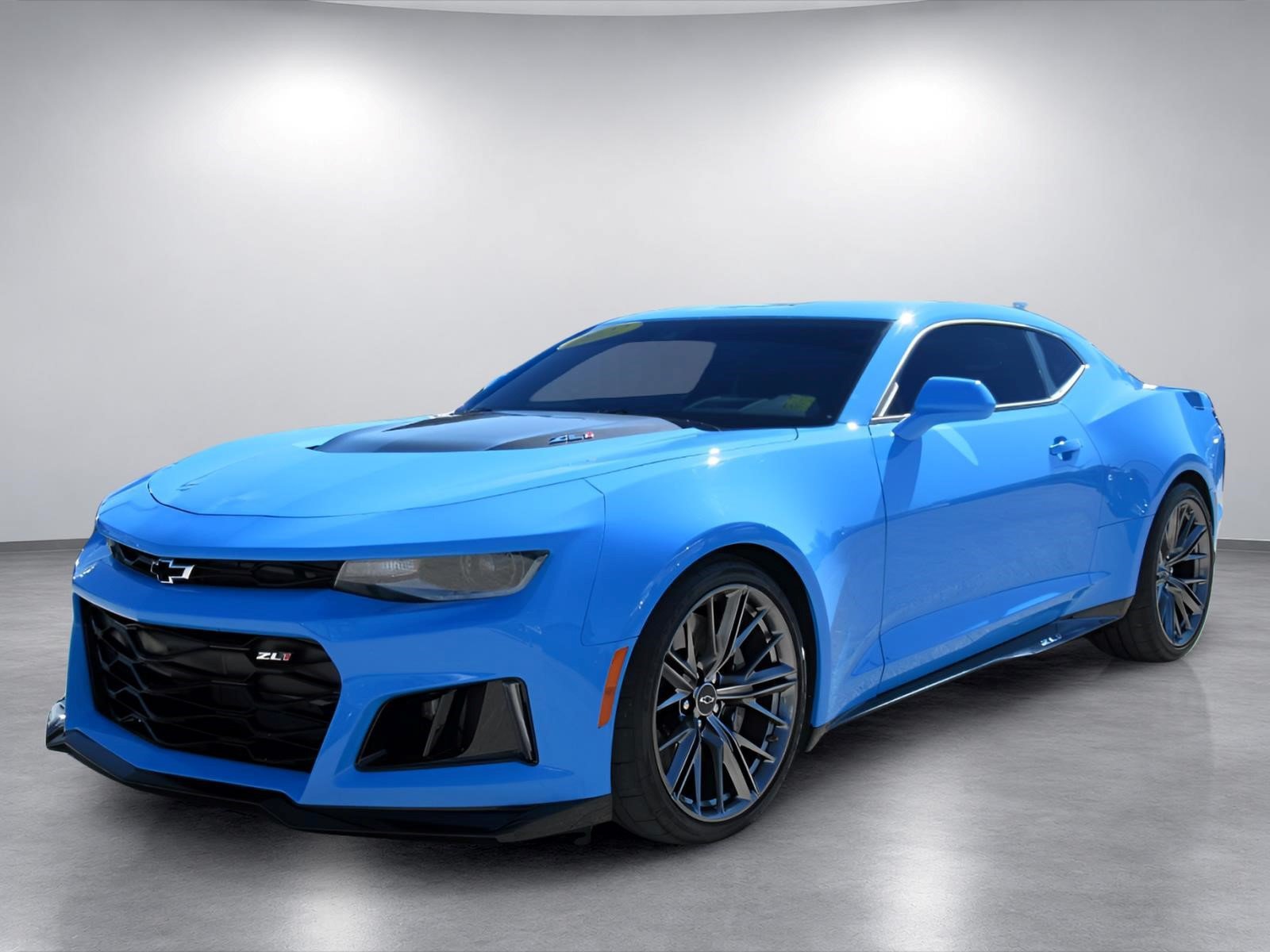 Used 2022 Chevrolet Camaro ZL1 RWD image 3