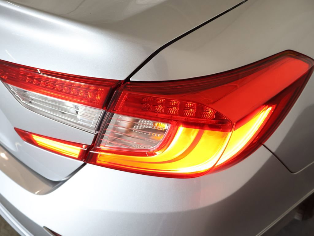 Used 2018 Honda Accord EX image 29