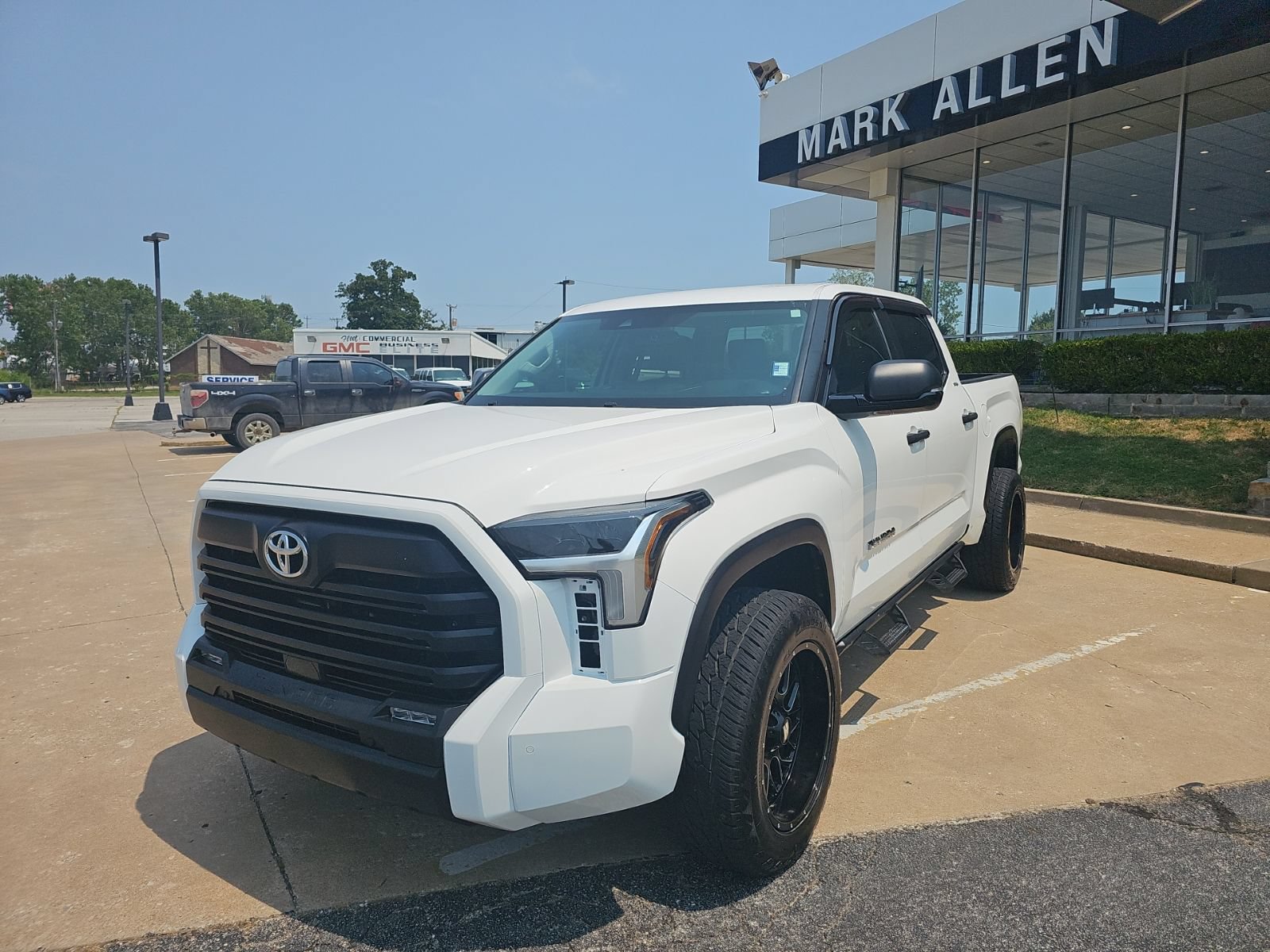Used 2024 Toyota Tundra SR5 w/ SR5 Convenience Package AWD/4WD image 9