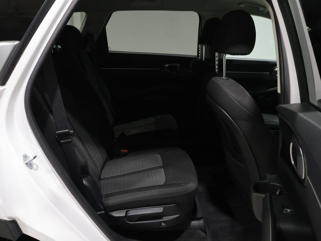 Used 2022 Kia Sorento LX image 20