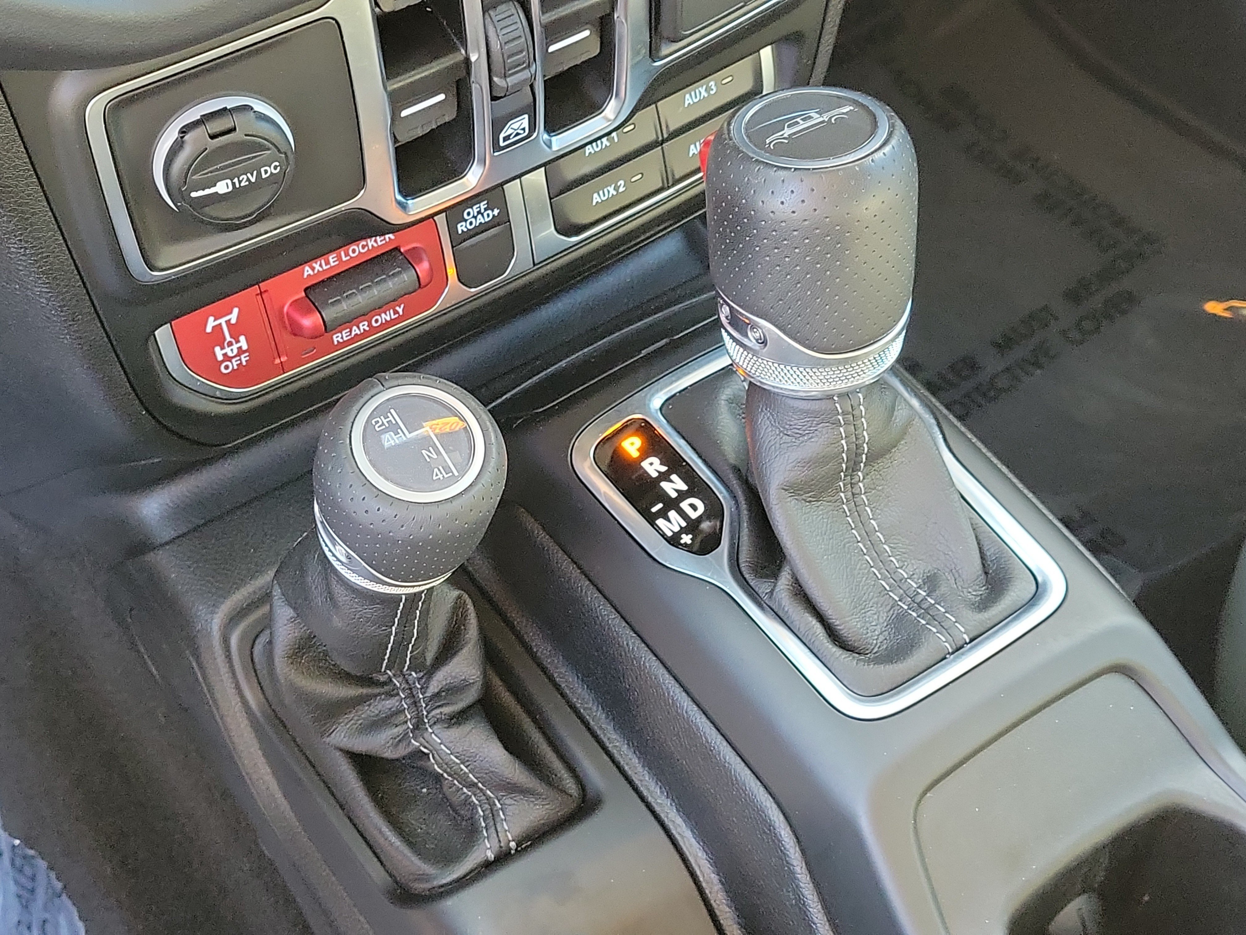 Used 2025 Jeep Gladiator Mojave w/ Convenience Group AWD/4WD image 28