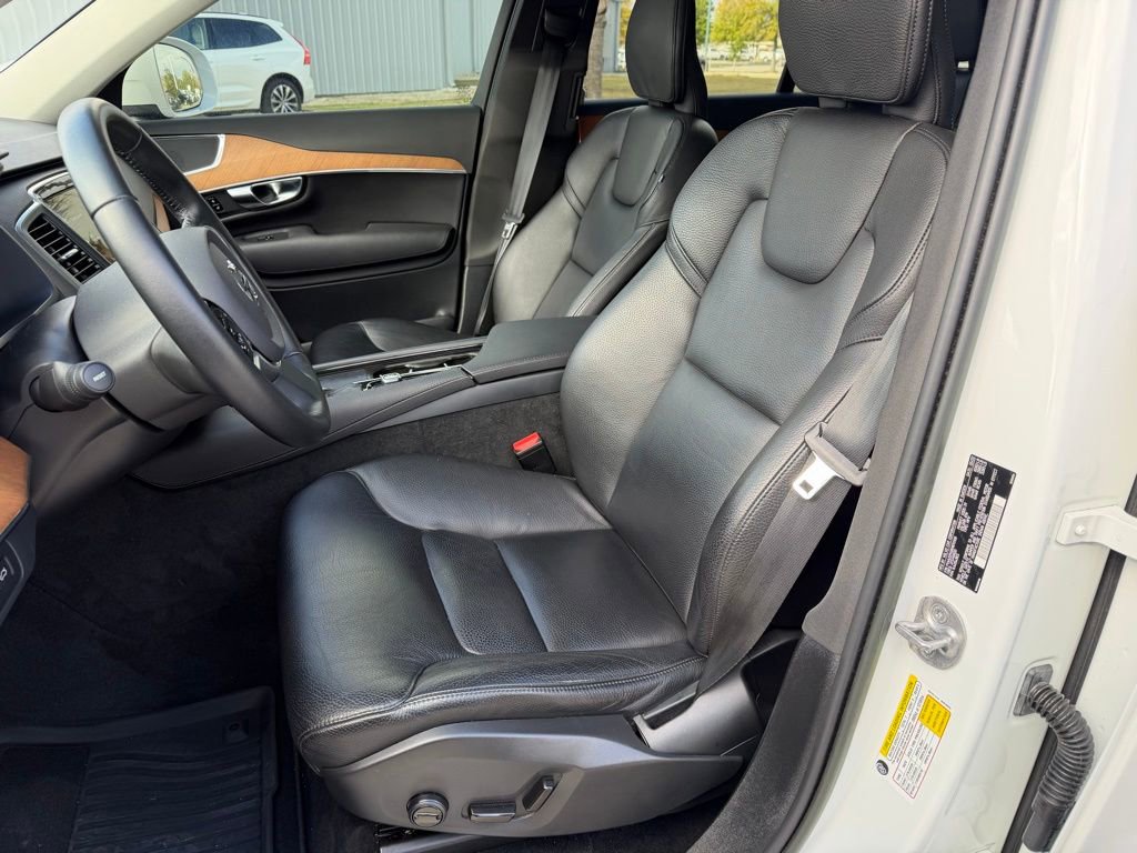 Used 2022 Volvo XC90 T6 Momentum image 12