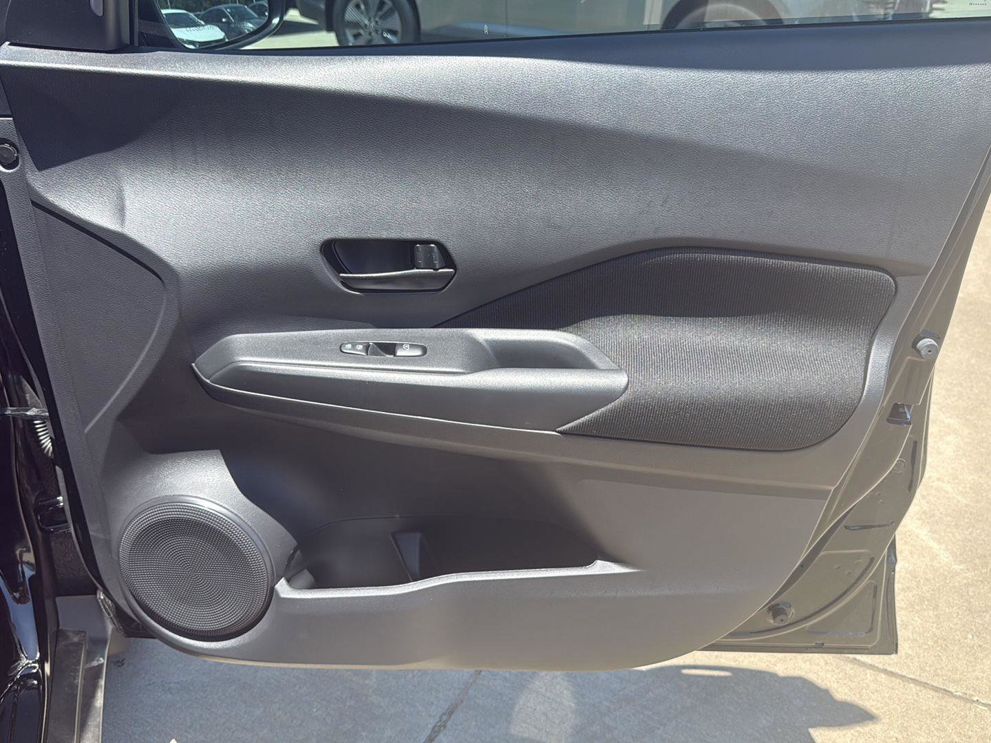 New 2025 Nissan Kicks Play S image 29