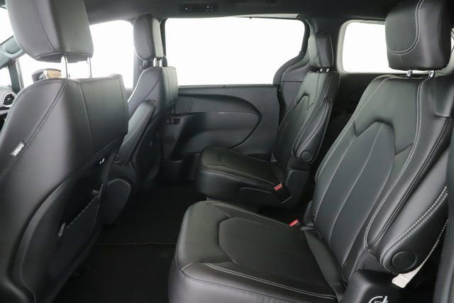 New 2026 Chrysler Pacifica Select image 27