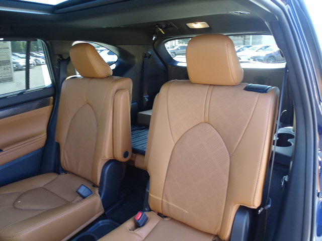 New 2026 Toyota Highlander Platinum AWD/4WD image 12
