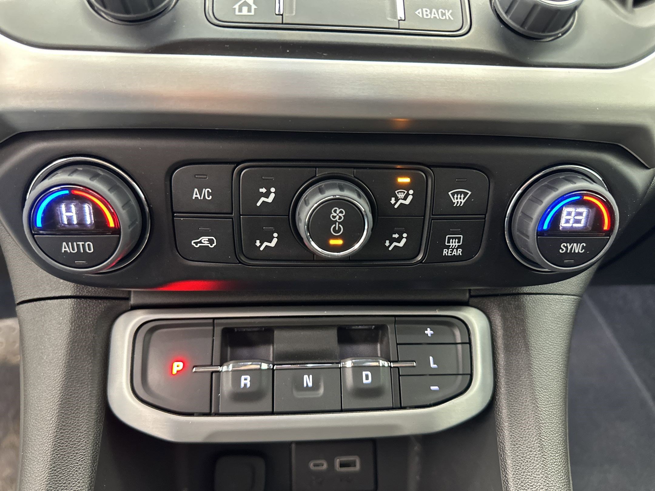 Certified 2023 GMC Acadia SLE w/ Driver Convenience Package image 18