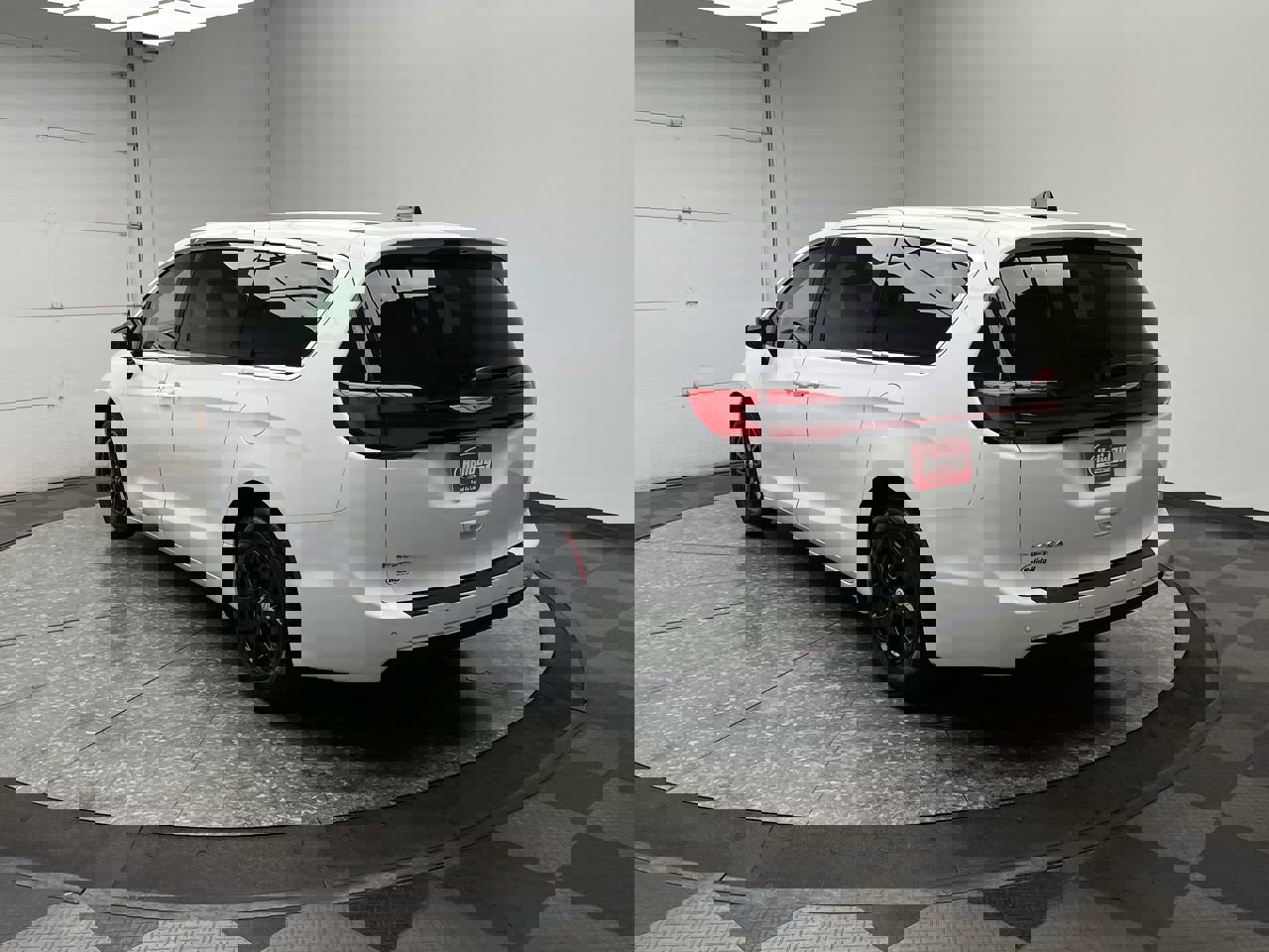 Used 2025 Chrysler Pacifica Select video 2