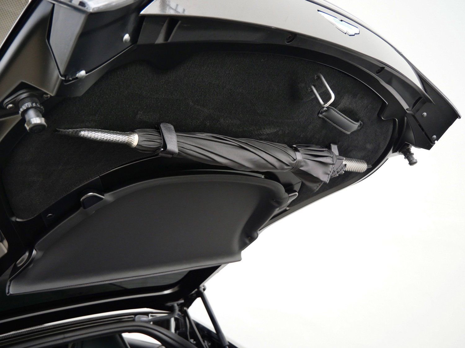 Used 2025 Aston Martin V8 Vantage Coupe image 25